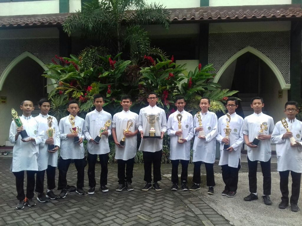 lomba hidayatullah surabaya