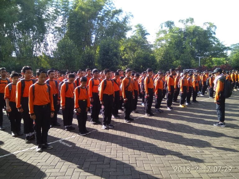 Fun Hiking Pandu Hidayatullah SMP Ar-Rohmah