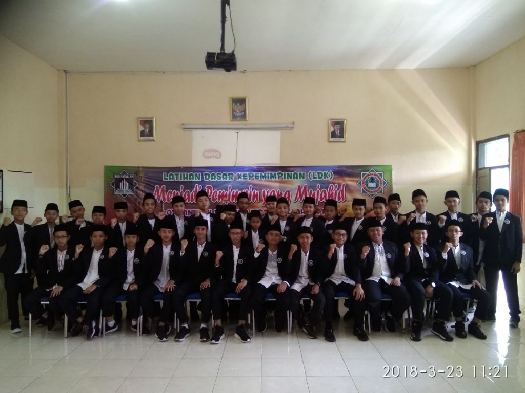 LDK Pengurus OPH SMP Ar Rohmah 2018 6 latihan dasar kepemimpinan OPH