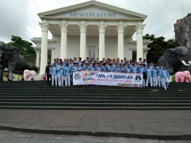 Studi Visual Siswa SMA Ar Rohmah Ke Jatim Park