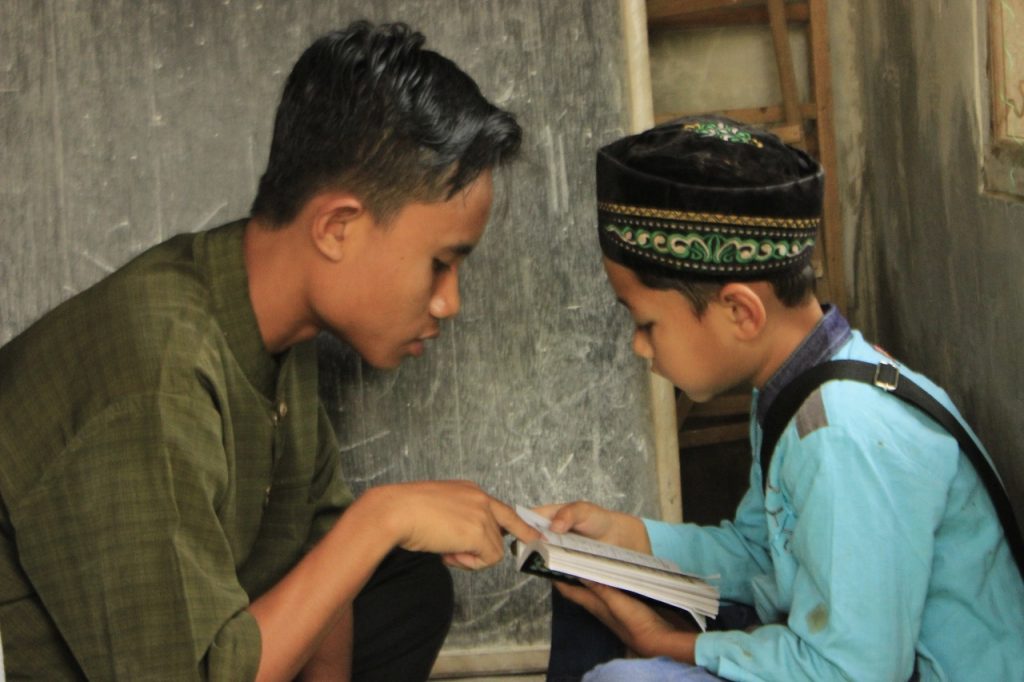 Kaleidoskop Kegiatan PDPH SMA Ar Rohmah 2018 "Mengajarkan Al Qur'an Meski Satu Ayat" 7 mengajarkan baca alquran pdph