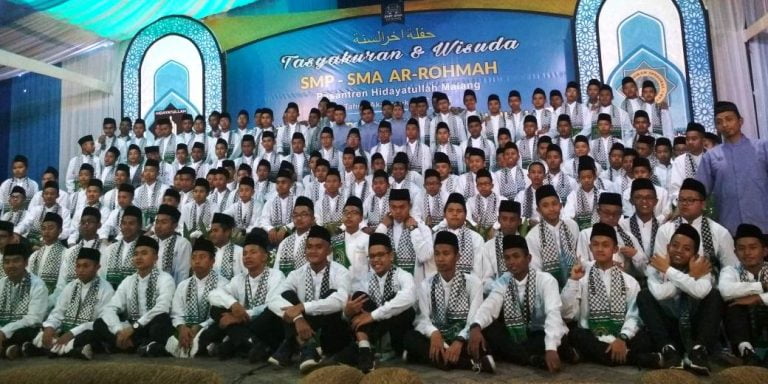 Penuh Keharuan Di Wisuda SMP-SMA Ar Rohmah 2018