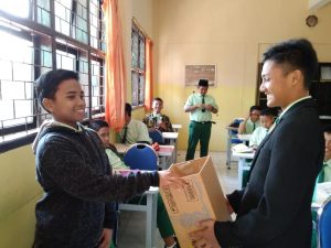 Semangat #Aksi Peduli Lombok# SMP Ar-Rohmah 13 Aksi Peduli Lombok 13