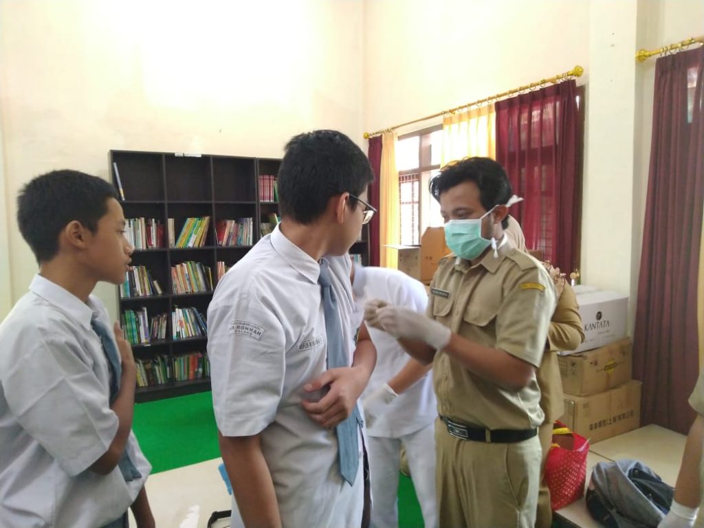 Imunisasi Difteri Di SMP SMA Ar Rohmah 1