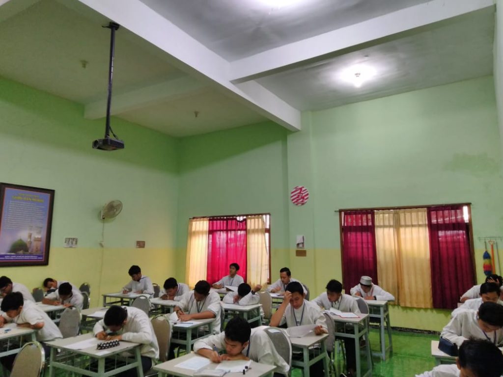 Ujian Akhir Semester Ganjil SMP SMA Ar Rohmah 4