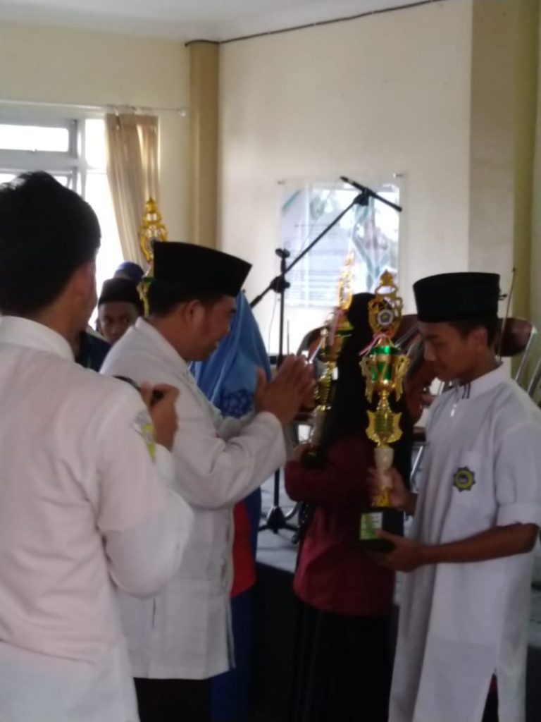 Kontingen SMP Ar Rohmah Raih Tiga Juara Olimpiade Se Malang Raya 4 Kontingen SMP Ar Rohmah Raih Tiga Juara Olimpiade Se Malang Raya 1