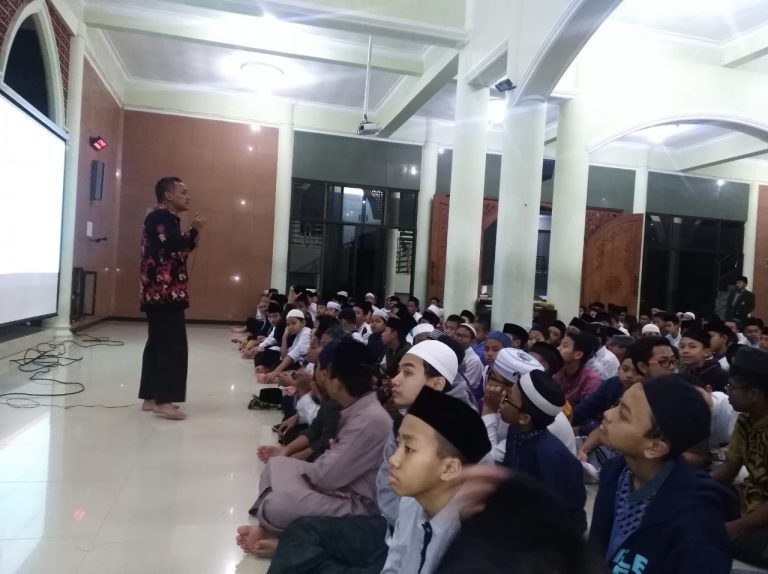 Penyuluhan Kesehatan Untuk Siswa SMP-SMA Ar Rohmah