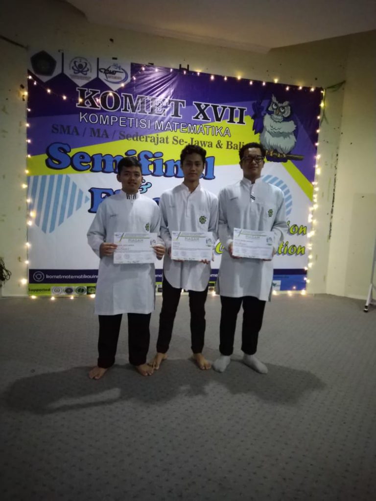 Tiga siswa SMA Ar Rohmah Juarai Olimpiade Matematika Tingkat Jawa-Bali 5 Tiga siswa SMA Ar Rohmah Juarai Olimpiade Matematika Tingkat Jawa Bali