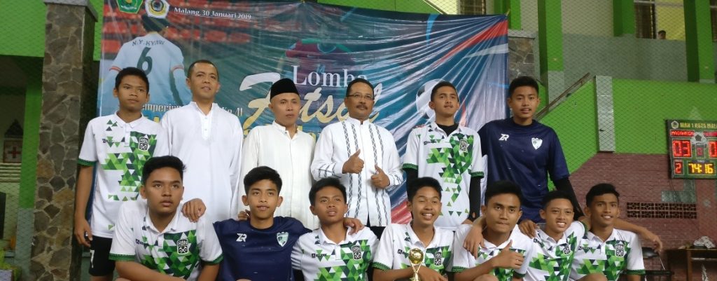 Tim Futsal SMP Ar Rohmah Raih Prestasi Tingkat Malang Raya 7 Tim Futsal SMP Ar Rohmah Raih Prestasi Tingkat Malang Raya 2