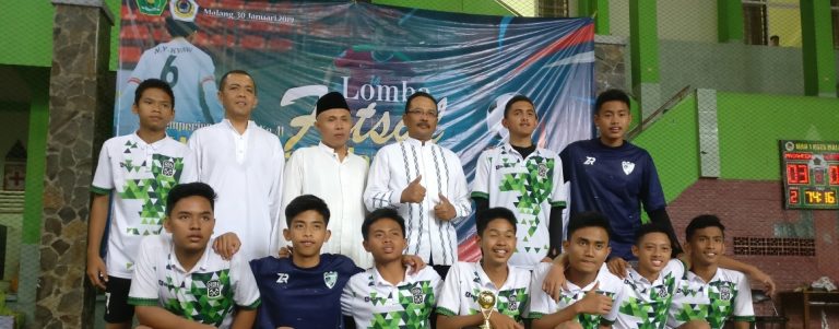 Tim Futsal SMP Ar Rohmah Raih Prestasi Tingkat Malang Raya