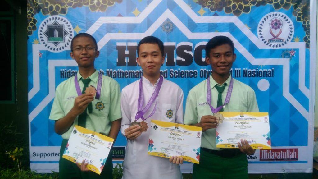 Empat Siswa Lembaga Pendidikan Islam SMP Ar Rohmah Meraih Medali Olimpiade Tingkat Nasional