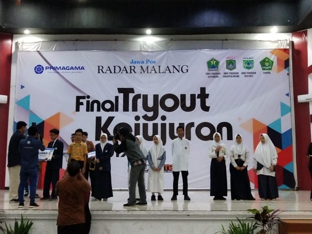 Siswa Lembaga Pendidikan Islam SMP Ar Rohmah Juarai Try Out Kejujuran Radar Malang 2019
