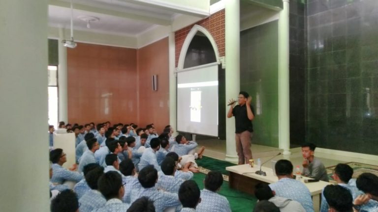 Bincang Sukses bersama RAHADEN BAGUS Alumni SMA AR ROHMAH