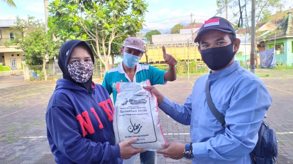 Baksos Ramadhan ditengah wabah COVID 19 1 Baksos Ramadhan ditengah wabah COVID 19 pondok pesantren arrohmah putra malang 2