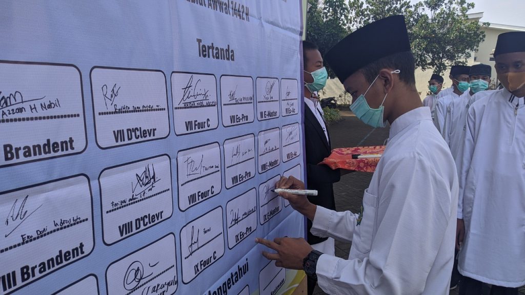 Deklarasi Bersih Boarding School Putra Ar Rohmah Mampu Bentuk Pribadi Mulia Santri15
