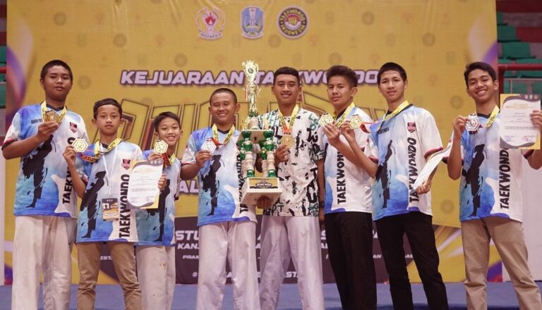 SMP Ar-Rohmah Putra Rebut 8 Medali Kejuaraan Taekwondo Jatim Open Piala Koni Pusat 2024