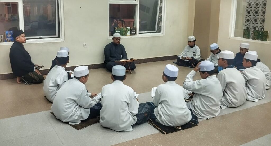 Tingkatkan Mutu Pembelajaran Al Qur'an, Kepesantrenan Ar-Rohmah Putra Gelar Supervisi Tilawah Metode Ummi 7 Tingkatkan Mutu Pembelajaran Al Qur'an, Kepesantrenan Ar-Rohmah Putra Gelar Supervisi Tilawah Metode Ummi