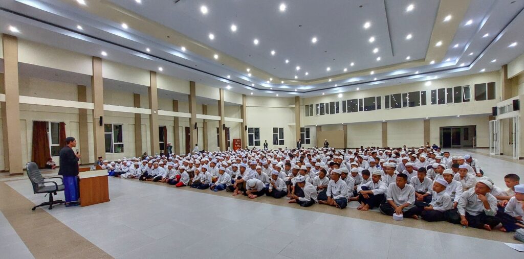 Kajian Maulid, Kepesantrenan SMP Ar-Rohmah Putra Undang Founder Hijrah United