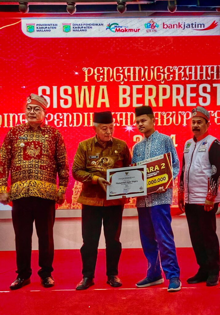 Santri SMP Ar-Rohmah Putra Sabet Medali Perak OSN Nasional, Bupati Malang Beri Penghargaan 11 Santri SMP Ar-Rohmah Putra Sabet Medali Perak OSN Nasional, Bupati Malang Beri Penghargaan