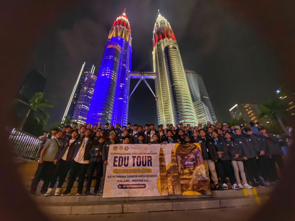 SMP Ar-Rohmah Putra Siapkan Santri Berwawasan Global Lewat International English Immersion di Malaysia dan Singapura