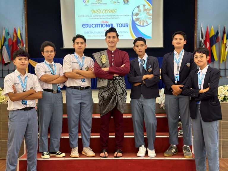 Buka Wawasan Global, Santri SMA Ar-Rohmah Putra Gali Ilmu ke Malaysia dan Singapura