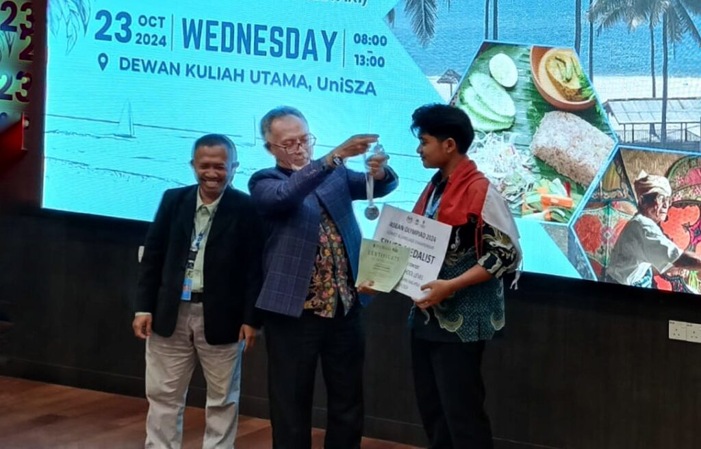 Bangga! Santri SMA Ar-Rohmah Putra Sabet 5 Medali di ASEAN Olympiad 2024