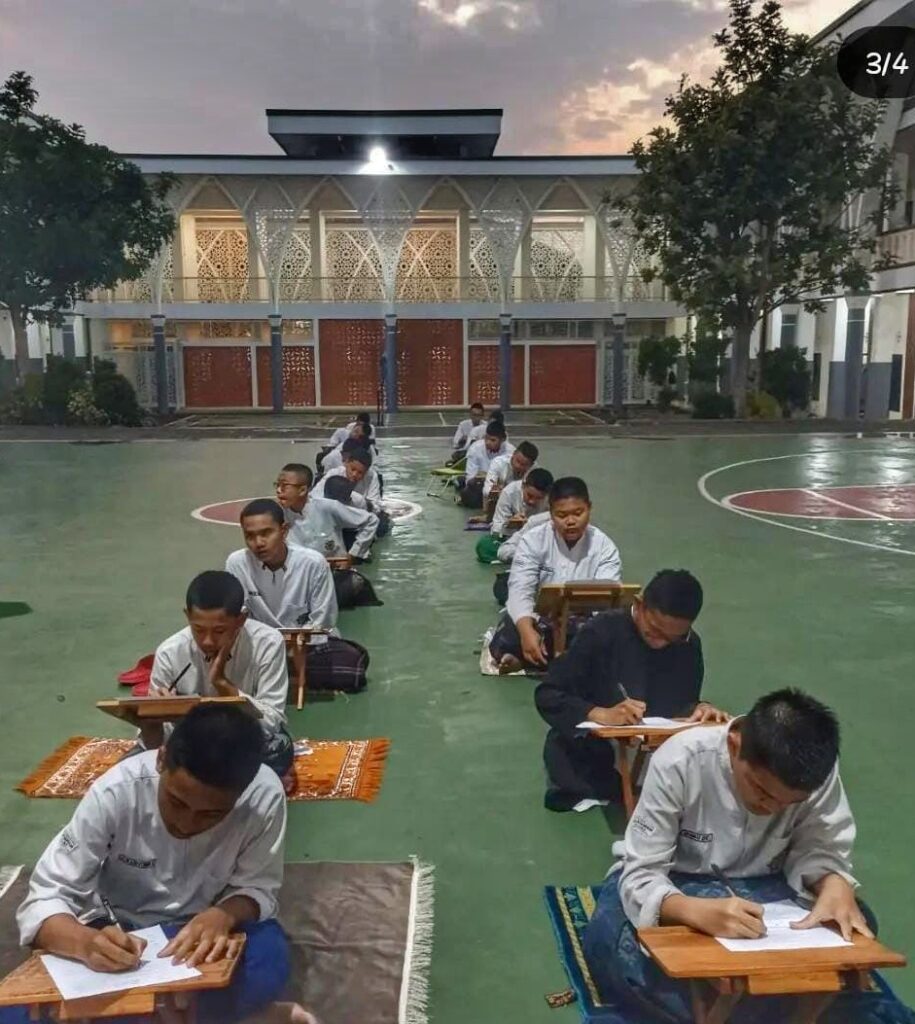 Program Intensif Terjemah Al-Qur'an, Ar-Rohmah Putra Bertekad Cetak Generasi Qur'ani 17 Program Intensif Terjemah Al-Qur'an, Ar-Rohmah Putra Bertekad Cetak Generasi Qur'ani