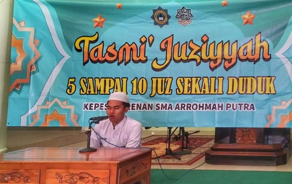 Juziyyah Al-Qur'an, Sekali Duduk Santri SMA Ar-Rohmah Putra Sukses Setorkan 10 Juz Hafalan 8 Juziyyah Al-Qur'an, Sekali Duduk Santri SMA Ar-Rohmah Putra Sukses Setorkan 10 Juz Hafalan