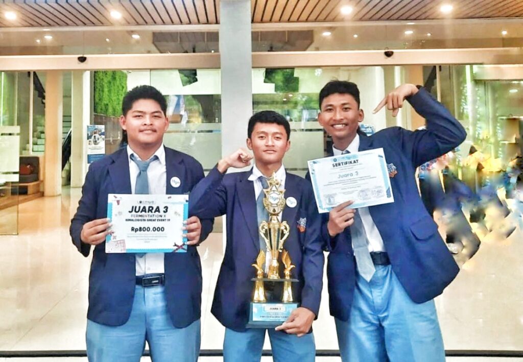 Tiga Santri SMA Ar-Rohmah Putra Raih Juara III Food Manufacturing National Competition
