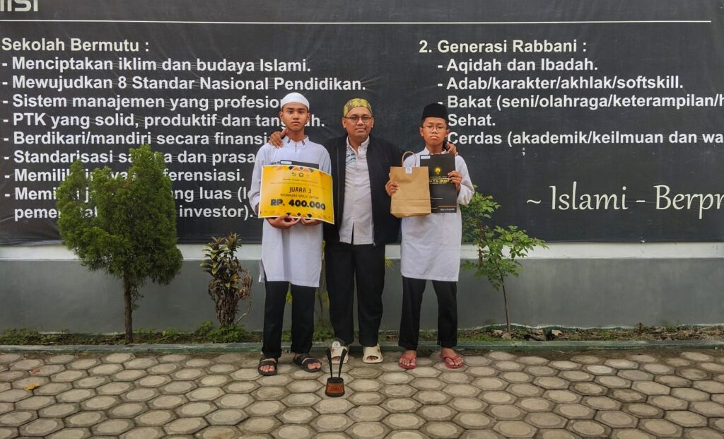 Bangga! 2 Santri SMP Ar-Rohmah Putra Raih Juara MHQ Tingkat Jawa Timur