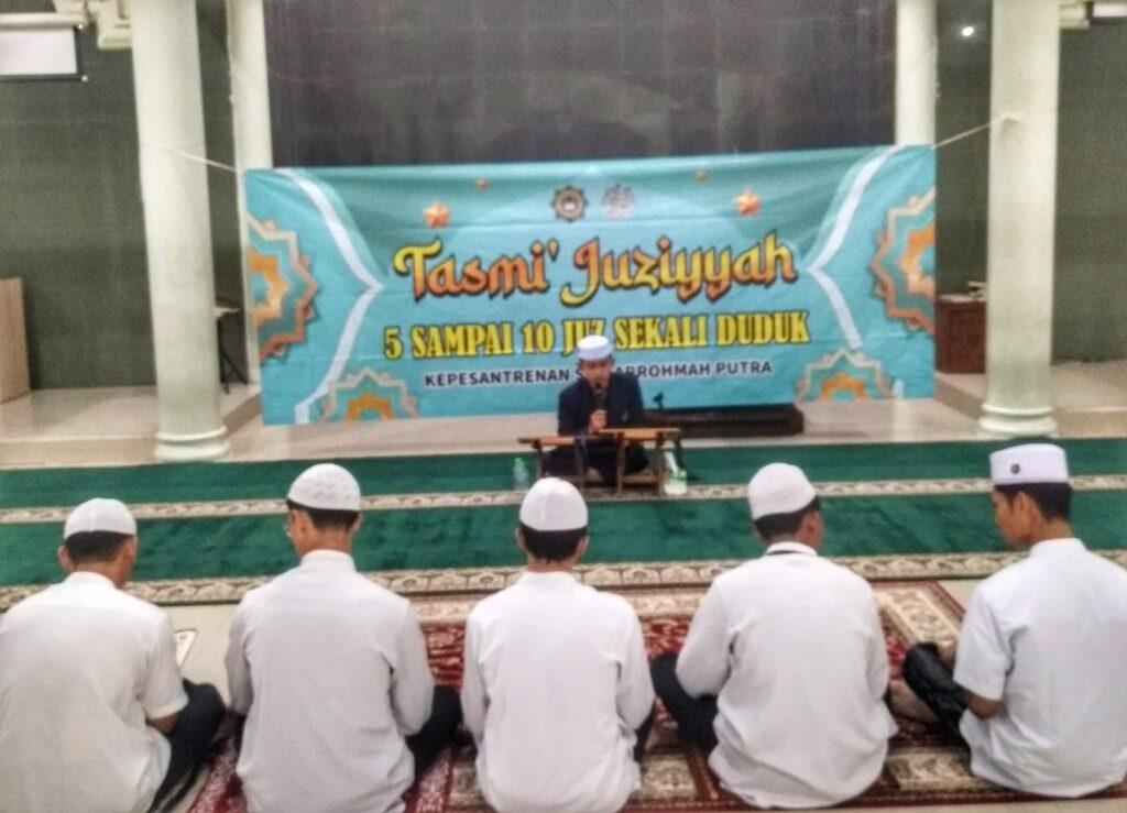 Hanya Sekali Duduk, Santri SMA Ar-Rohmah Putra Ini Setorkan 10 Juz Hafalan Al-Qur'an