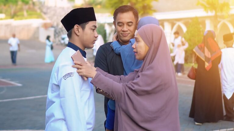 Tugas Dakwah Santri SMP-SMA Ar-Rohmah Putra, Tradisi Inspiratif Saat Liburan Bersama Keluarga