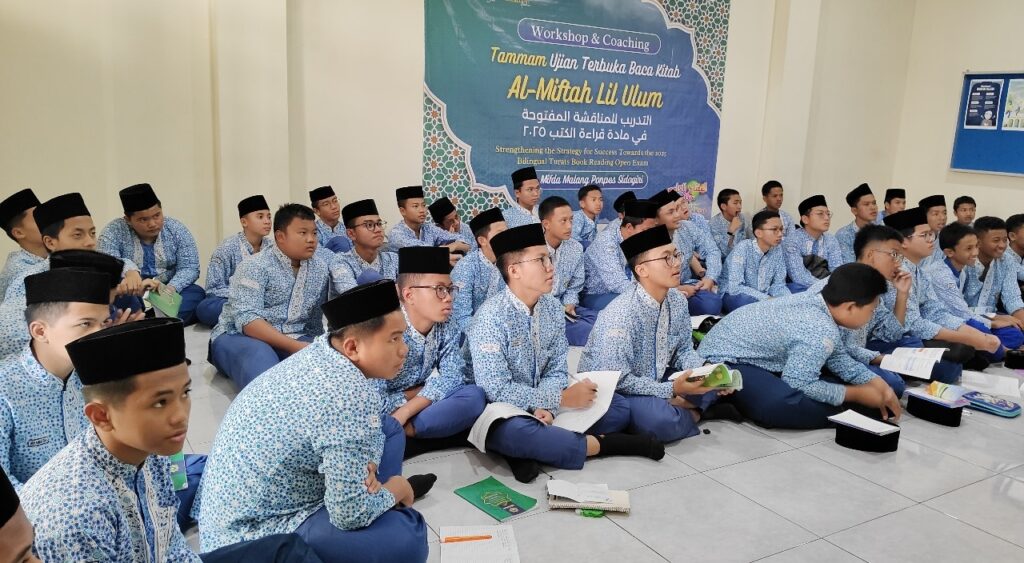 Tingkatkan Kemampuan Bahasa Arab Santri, SMP Ar-Rohmah Putra Gelar Pelatihan Baca Kitab Kuning 12 Tingkatkan Kemampuan Bahasa Arab Santri, SMP Ar-Rohmah Putra Gelar Pelatihan Baca Kitab Kuning