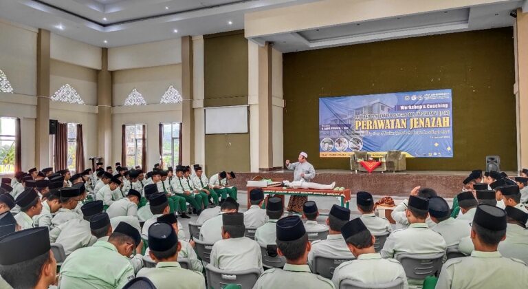 SMP Ar-Rohmah Putra Gelar Pelatihan Perawatan Jenazah