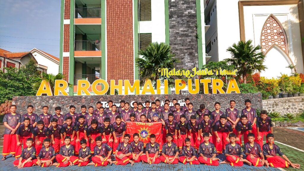 Keren! SMP Ar-Rohmah Putra Raih Juara Umum di Ajang Tapak Suci 2025