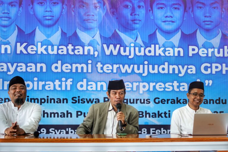 SMA Ar-Rohmah Putra Gelar Pelatihan Public Speaking