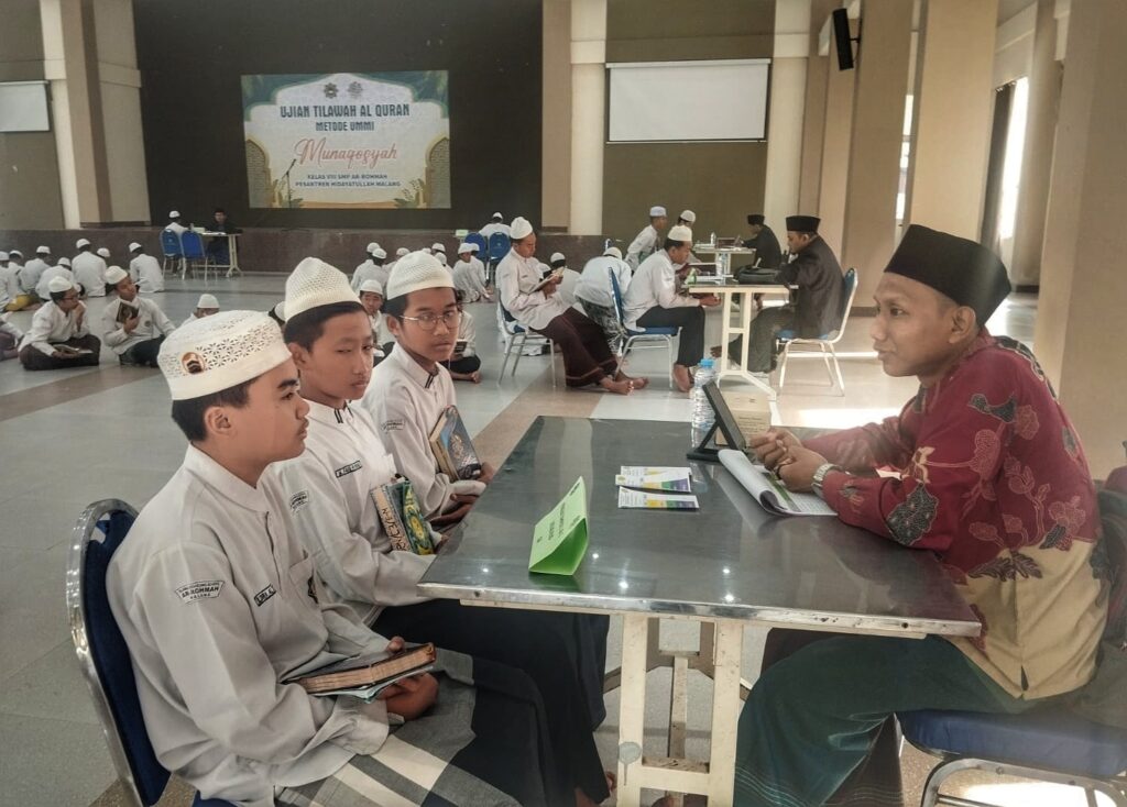 Kepesantrenan SMP Ar-Rohmah Putra Gelar Munaqasyah Al-Qur’an 16 Kepesantrenan SMP Ar-Rohmah Putra Gelar Munaqasyah Al-Qur’an