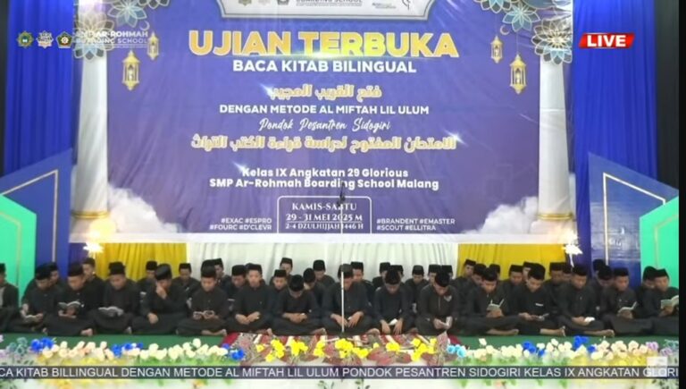 Perkuat Bahasa Asing Santri, SMP Ar-Rohmah Putra Gelar Ujian Terbuka Baca Kitab Bilingual