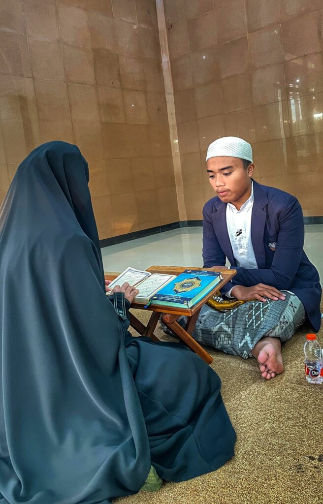 Bangga! Sekali Duduk Santri SMA Ar-Rohmah Putra Khatamkan 10 Juz Hafalan Al Qur'an 16 Bangga! Sekali Duduk Santri SMA Ar-Rohmah Putra Khatamkan 10 Juz Hafalan Al Qur'an