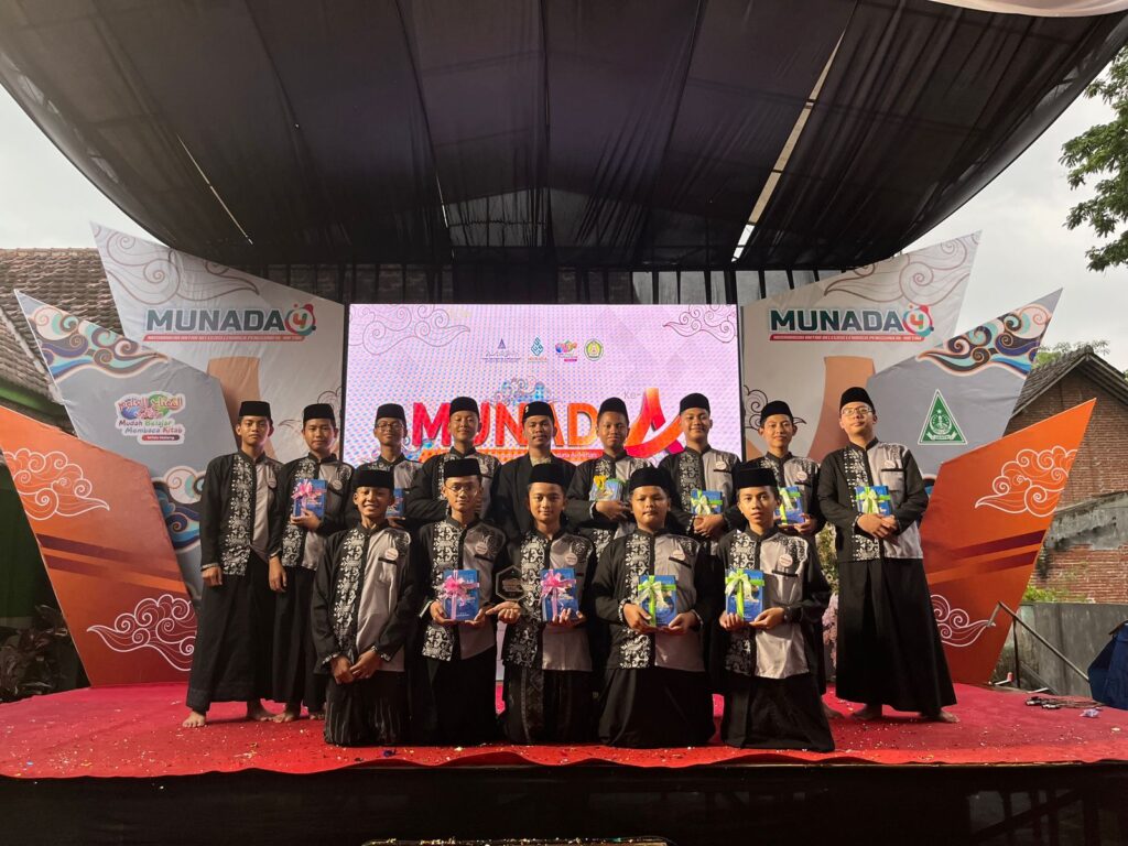 Keren! Siswa SMP Ar Rohmah Putra Raih Juara di Ajang Baca Kitab Kuning MUNADA 4 13 WhatsApp Image 2025 11 02 at 19.37.32